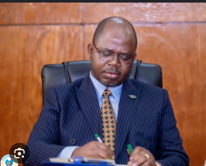 Kasaï-Central : le Professeur Isaac Jean-Claude Tshilumbayi intensifie le suivi des grands projets d'infrastructures